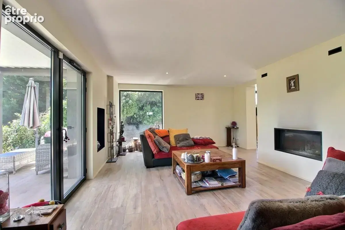 Maison indépendante de 218.63 m², terrain de 1928 m² - photo 5