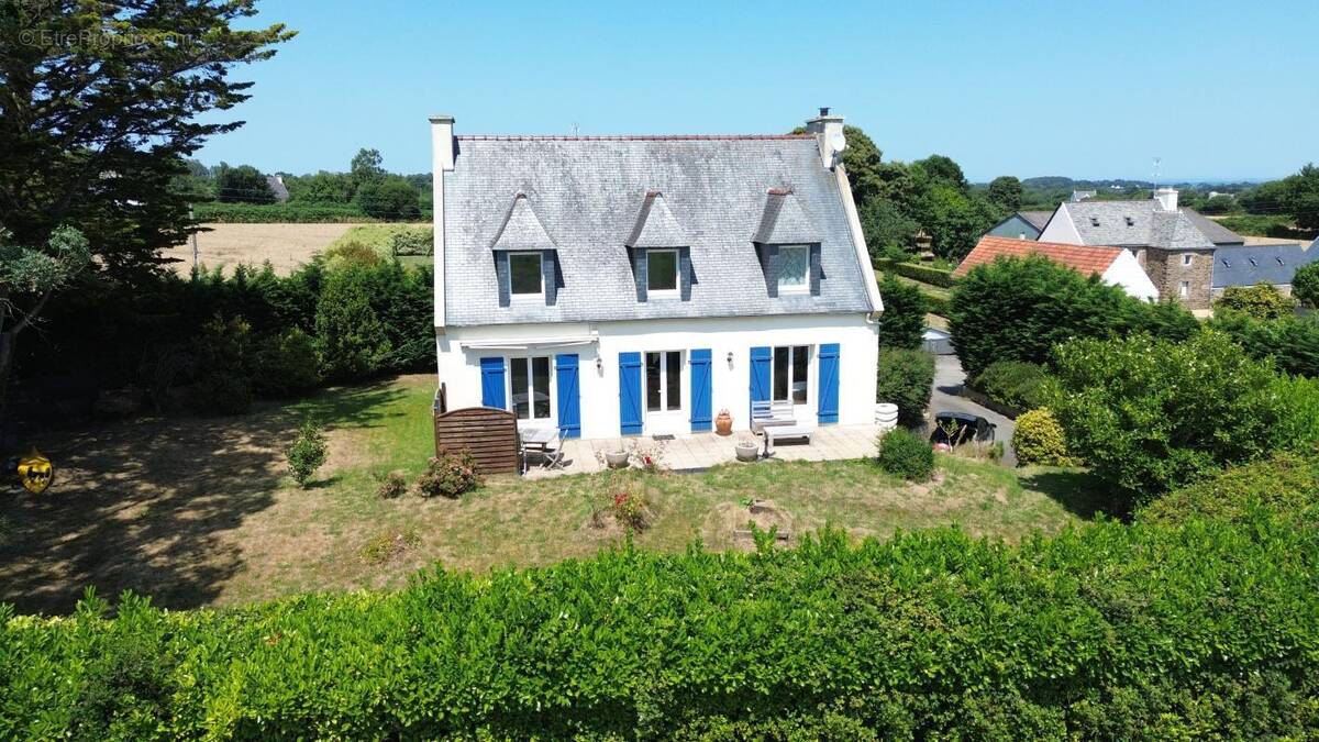 Le calme de la campagne à deux pas du centre-ville, une maison familiale entièrement rénovée ! - photo 1