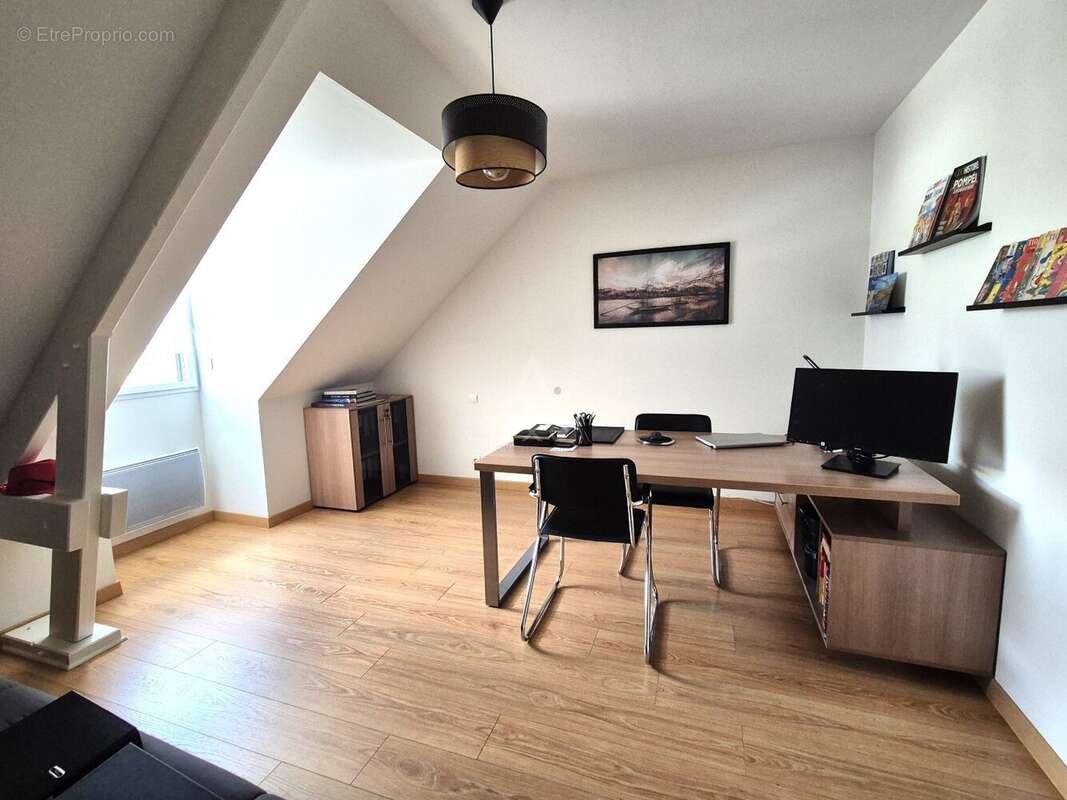 Maison à LEZIGNE