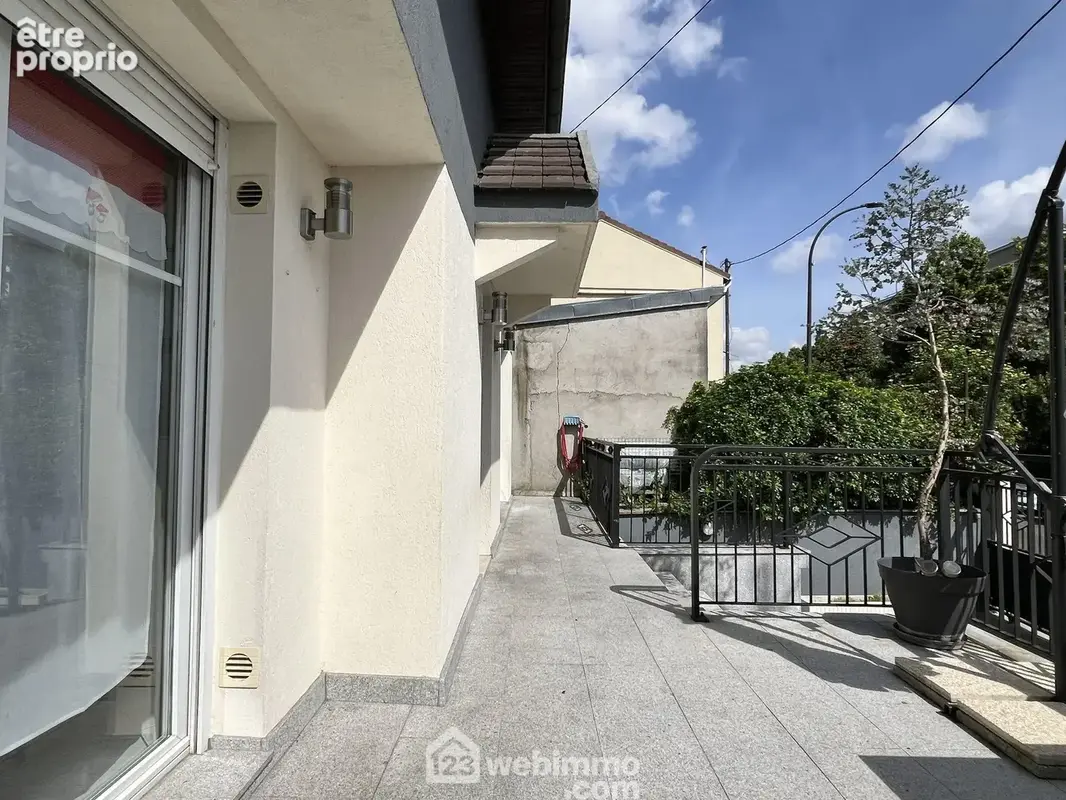 Maison de ville, en parfait état,