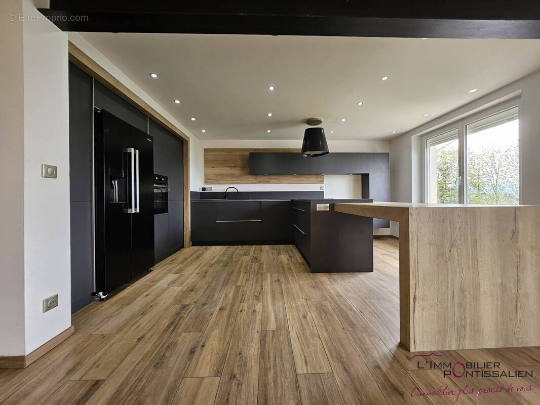 Appartement à FRASNE