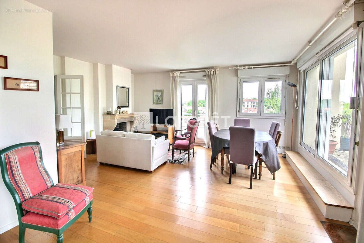 Appartement à VILLENEUVE-LA-GARENNE