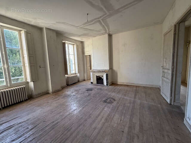 Maison à MONTGUYON