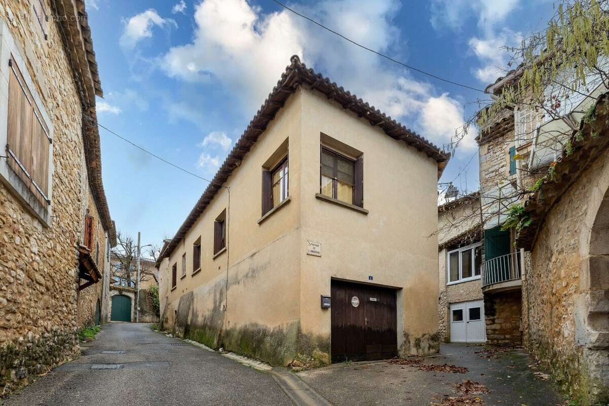 Maison à SAINT-LAURENT-DE-CARNOLS