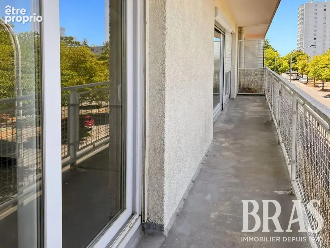 Appartement T5 de 87 m²  avec balcons- Bellevue - cave et parking - photo 3