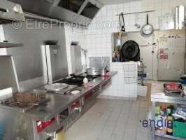 Immeuble de rapport! plein centre ville :bar et restaurant avec locataire occupant!! - photo 8