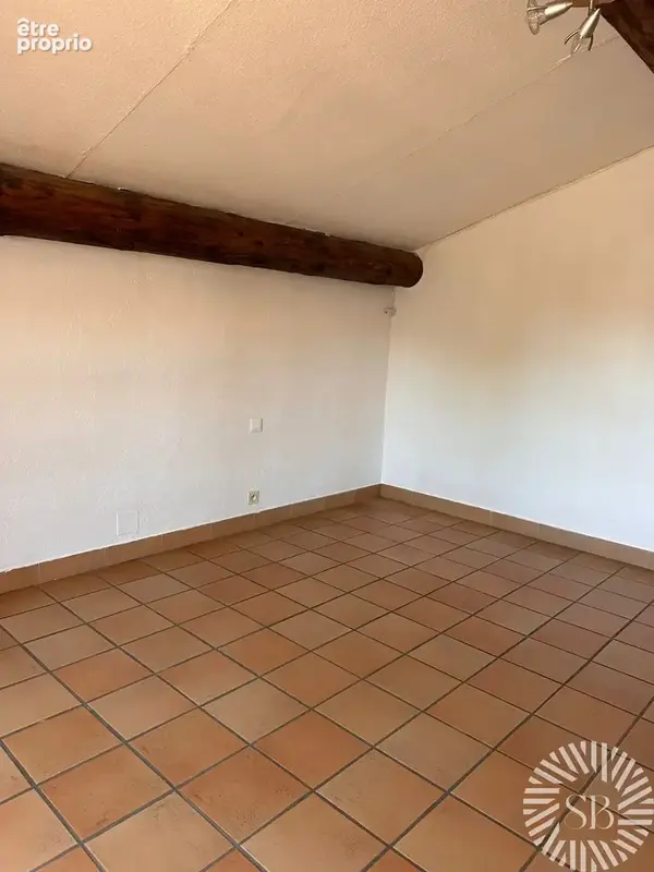 NOVES   Maison familiale 4 chambres • Piscine • 1 621 m2 de terrain • Double garage • Potentiel constructible - photo 12