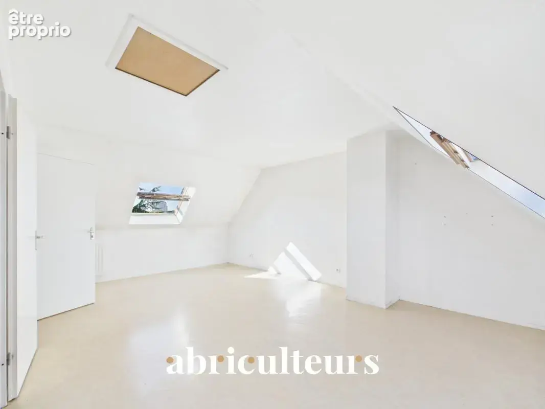 Maison familiale avec jardin, terrasse, garage et 4 chambres, à proximité du RER C et du tram T1 à Gennevilliers (92230) - photo 10