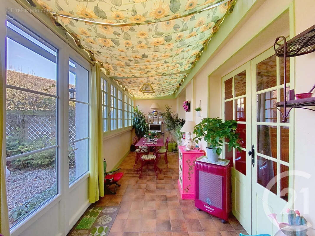 Maison à THORIGNY-SUR-OREUSE
