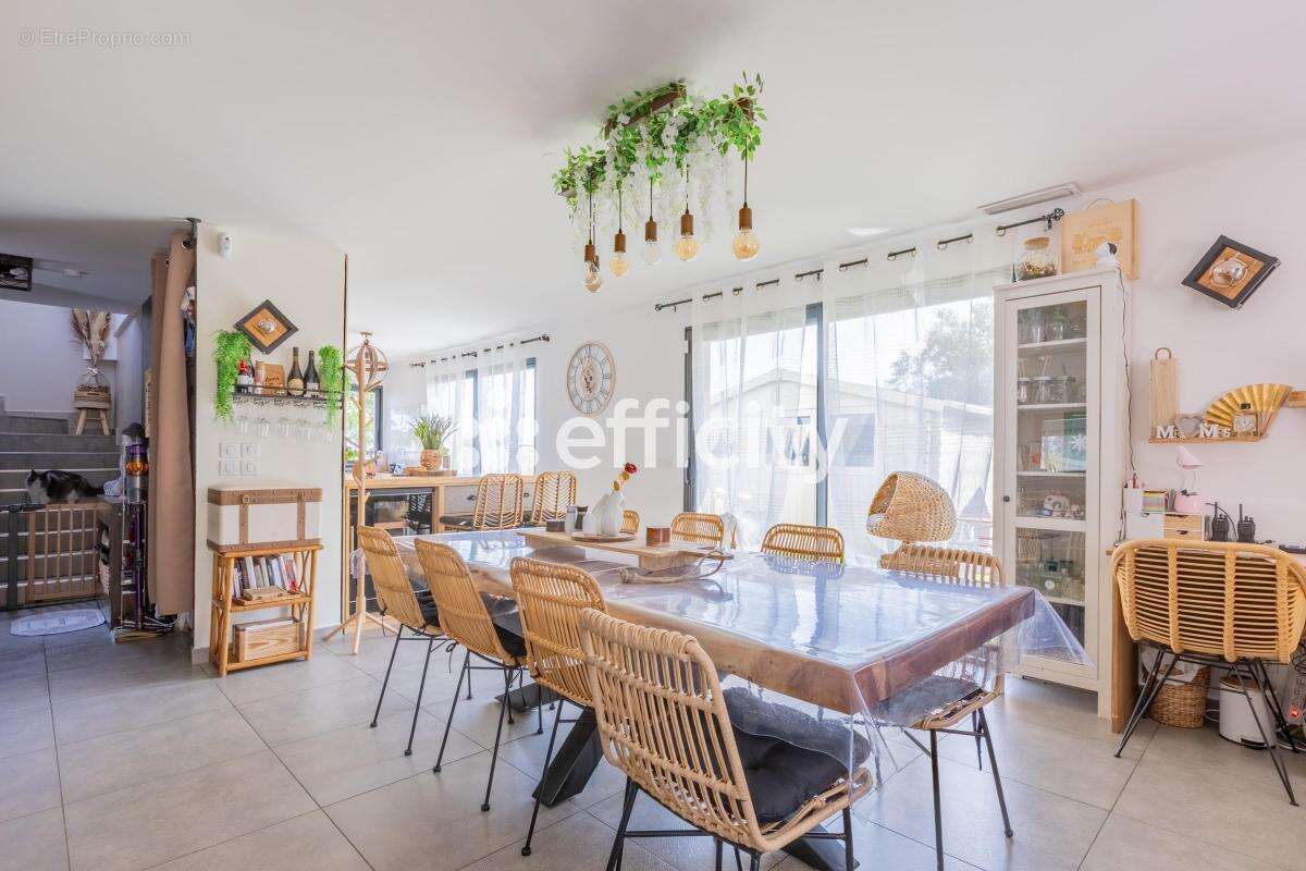 Maison à COURNONSEC