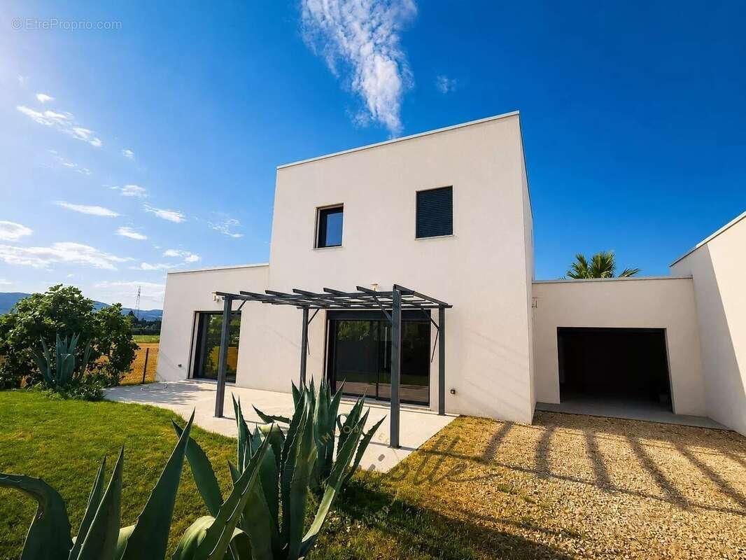 Maison à MONTELIMAR