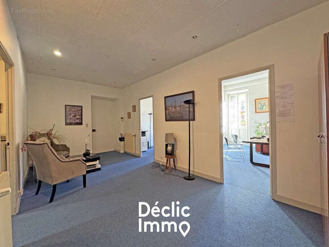 Appartement avec cour et balcon - boulevard du jeu de ballon - grasse - photo 3