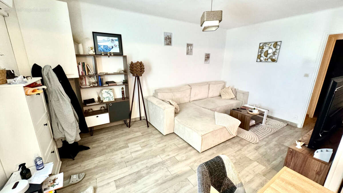 Appartement à ENTRAIGUES-SUR-LA-SORGUE