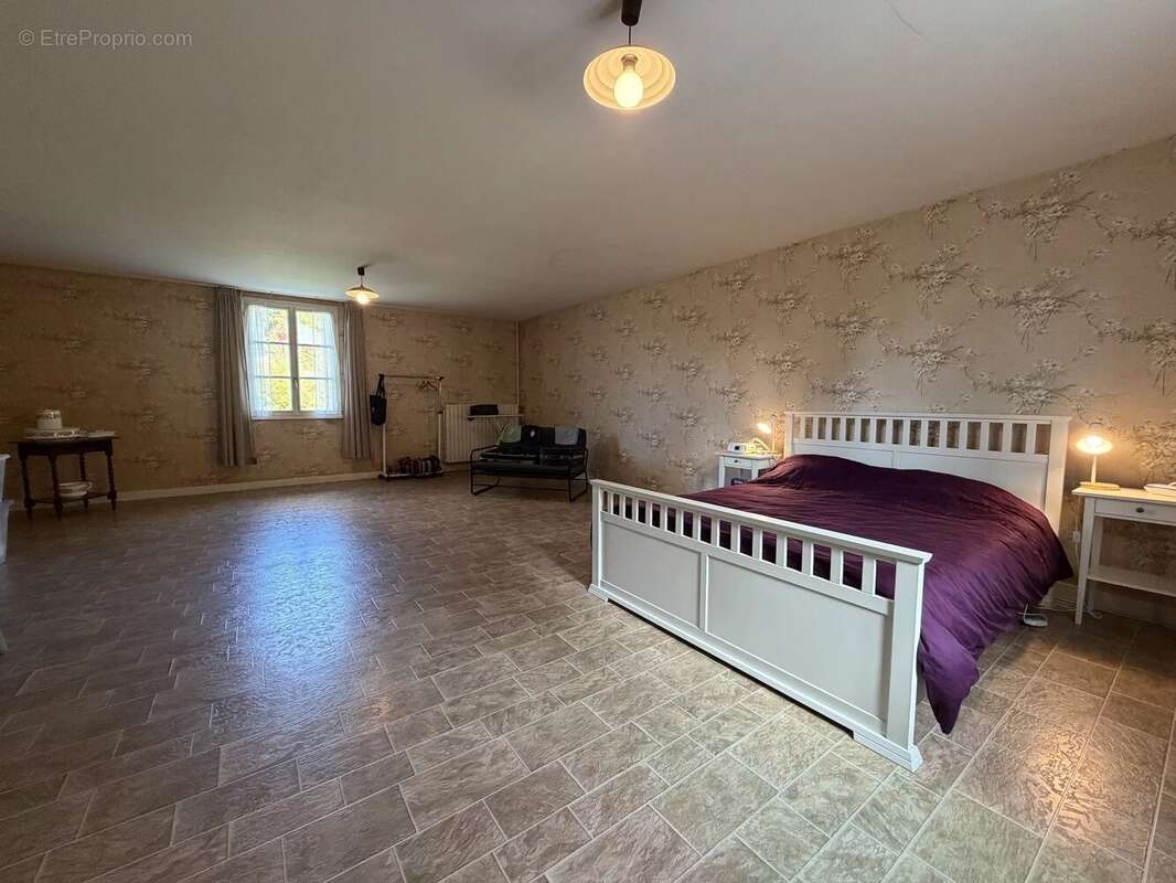 Maison à LUCENAY-L'EVEQUE