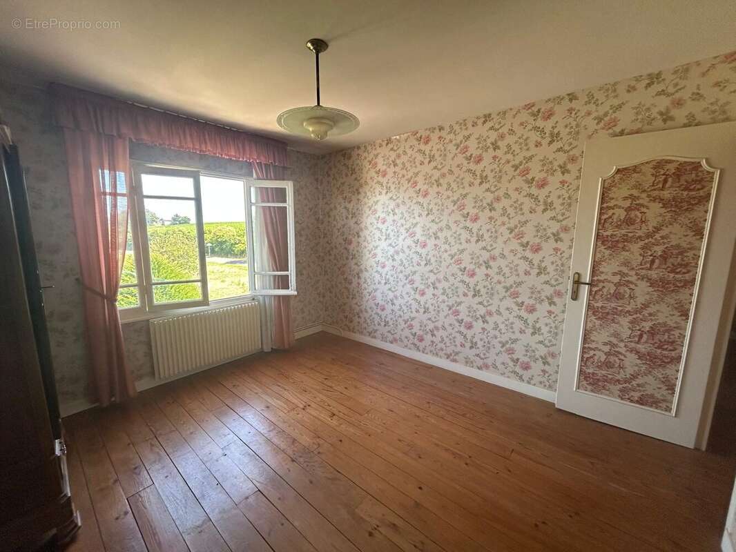Maison 120 m² à Talmont-Sur-Gironde  - photo 7