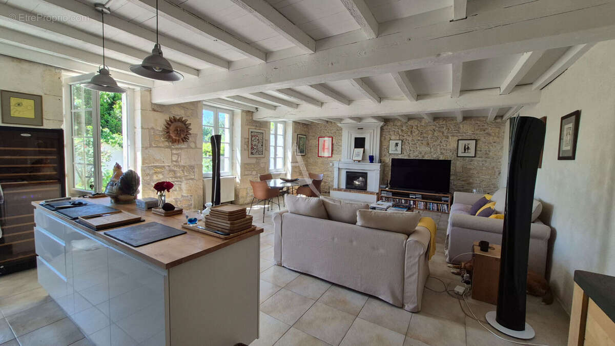 Maison à FONTCOUVERTE