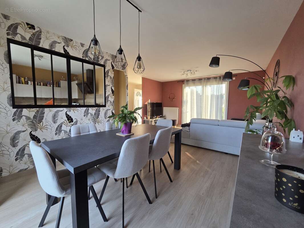 Maison à LE PALAIS-SUR-VIENNE