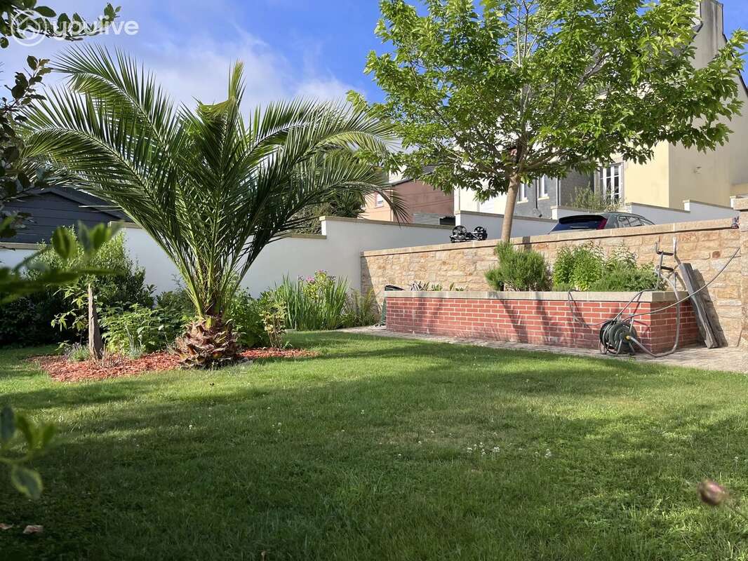 QUIMPER Sud – Élégante demeure bourgeoise rénovée avec prestations haut de gamme et jardin clos - photo 2