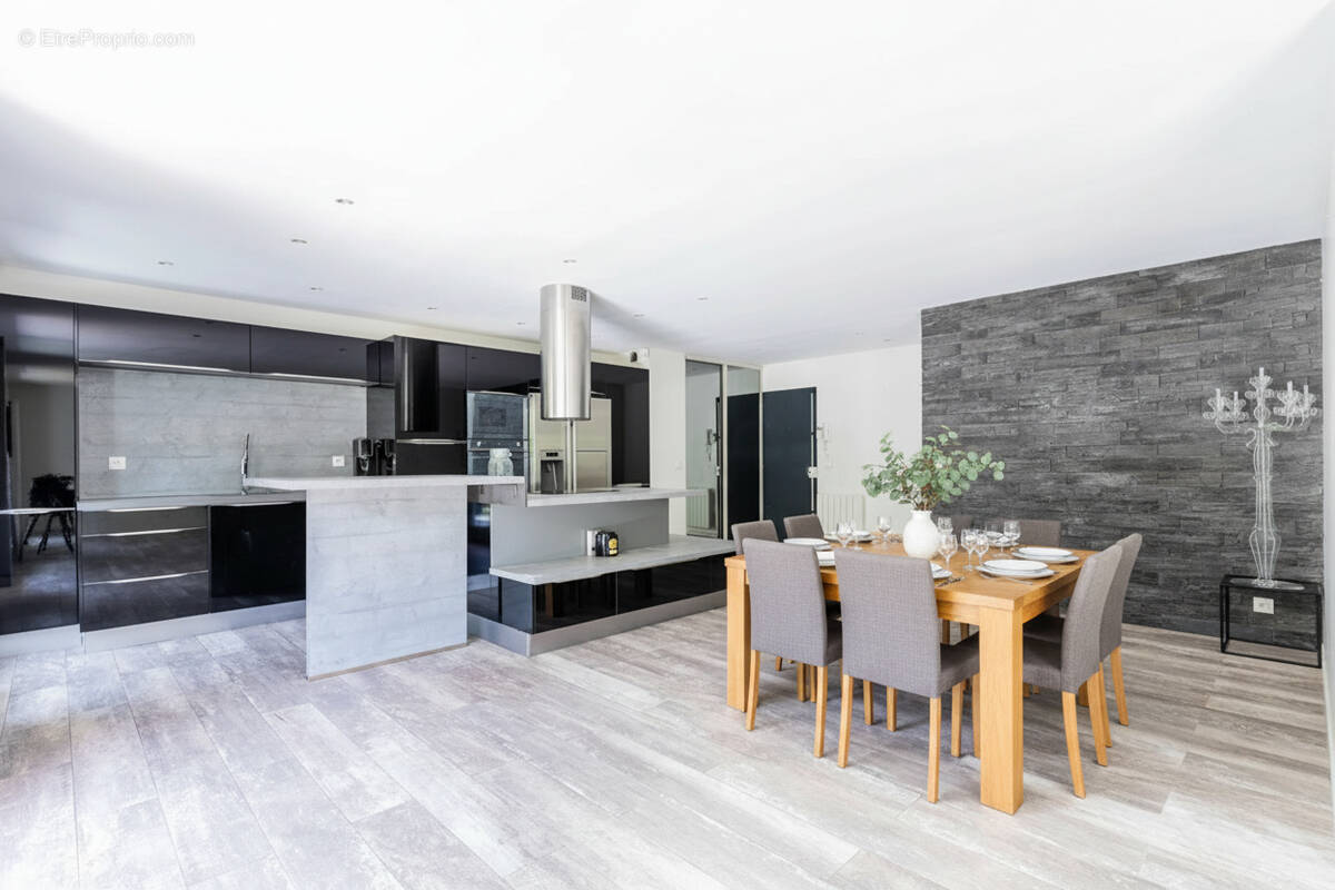 Appartement à VERRIERES-LE-BUISSON