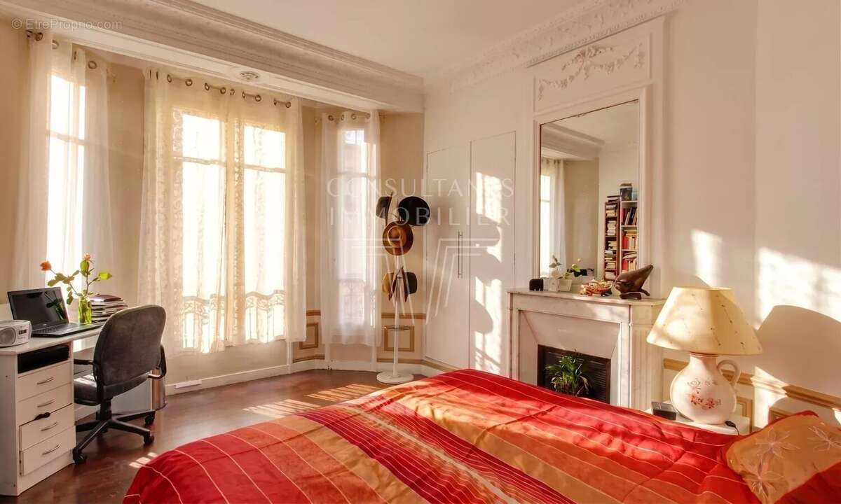 Appartement à PARIS-7E