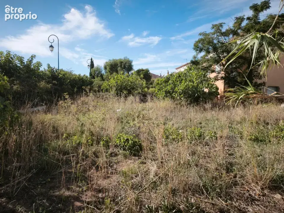 Photo Terrain à La Farlede au prix de 242 000€