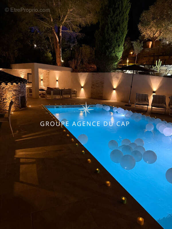 À vendre villa de 150 m² 5 pièces avec une jolie vue mer sur le golfe de saint-tropez et les collines, avec piscine et parking,  - photo 15