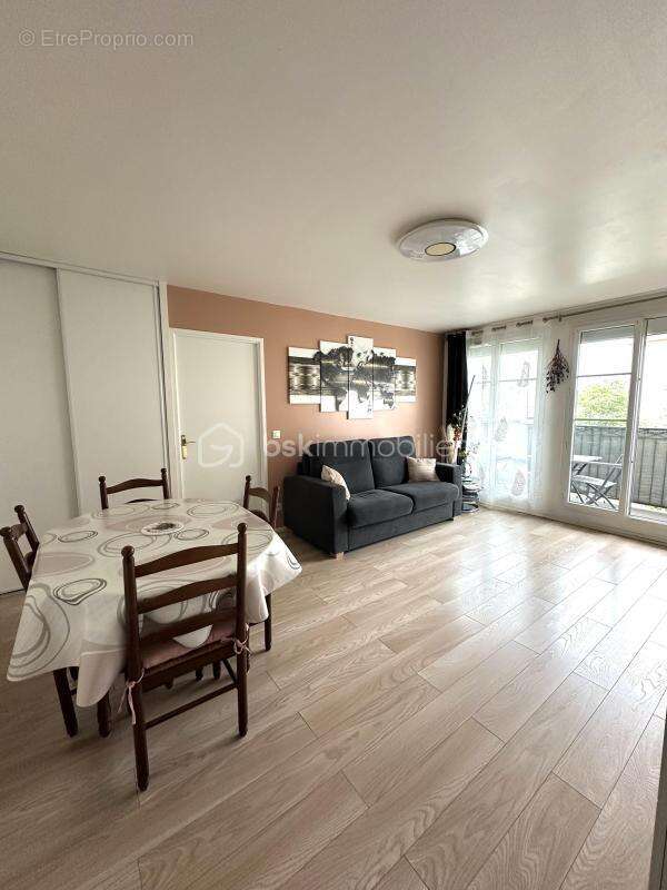 Appartement à FONTENAY-TRESIGNY