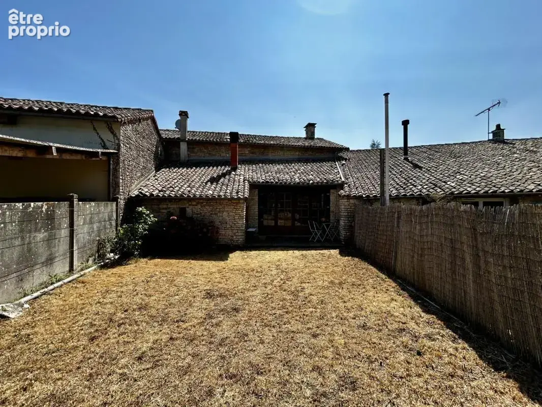 Authentique corps de ferme en pierre piscine et double garag - photo 20