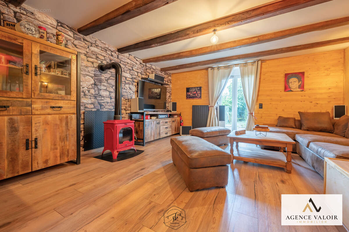 A vendre_Maison rénovée 225 m2   4 chambres   Grands volumes   Dépendance et Grange 500 m2 - photo 5
