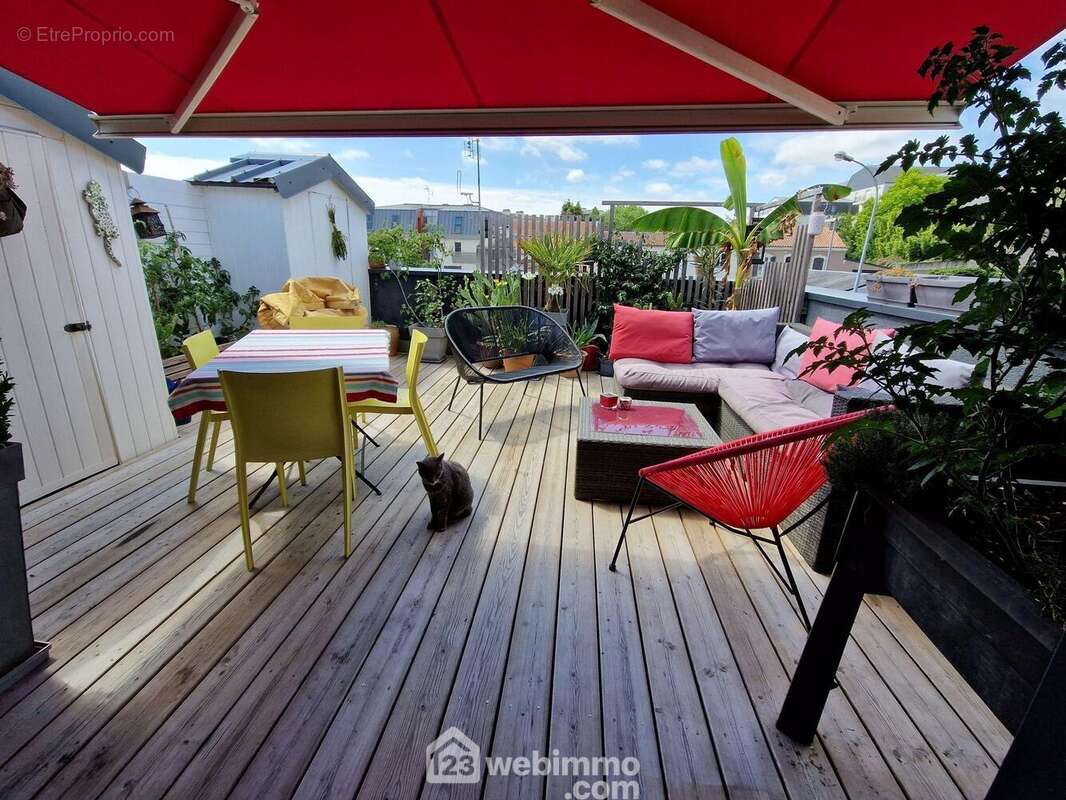 sur la terrasse, bien exposée, au calme. - Maison à LA ROCHE-SUR-YON