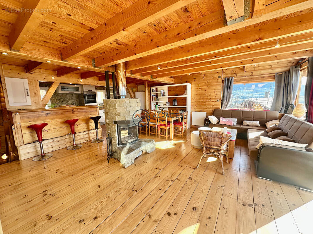 Cuisine - Séjour - Maison à EMBRUN