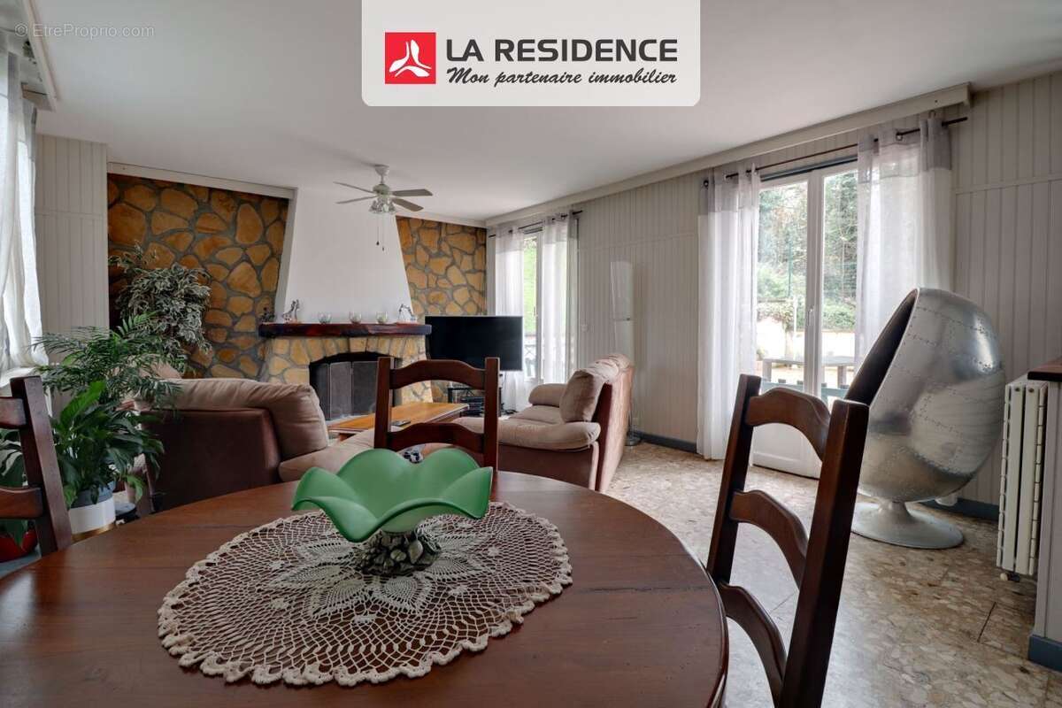 Maison à MAURECOURT