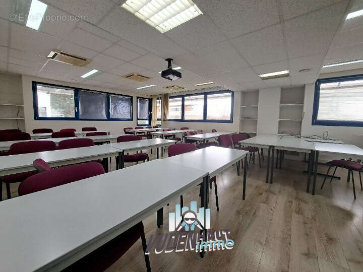 Commerce 650 m² à Toulouse  - photo 2