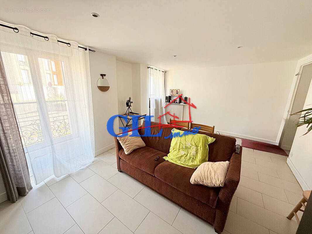 Appartement à COMBS-LA-VILLE