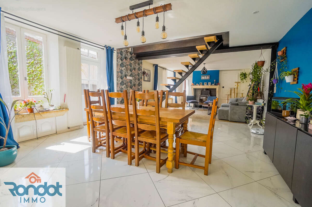 Maison à SAINT-BROING-LES-MOINES