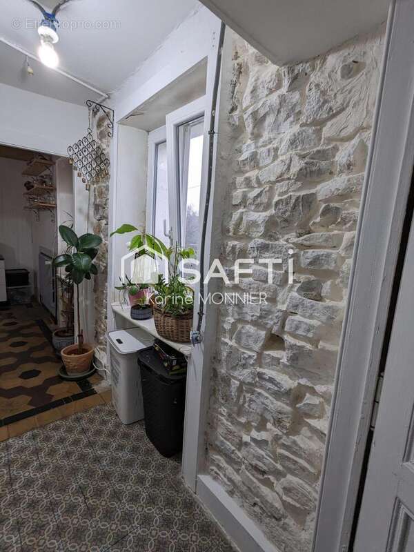 Maison 330 m² à Vers-En-Montagne  - photo 2