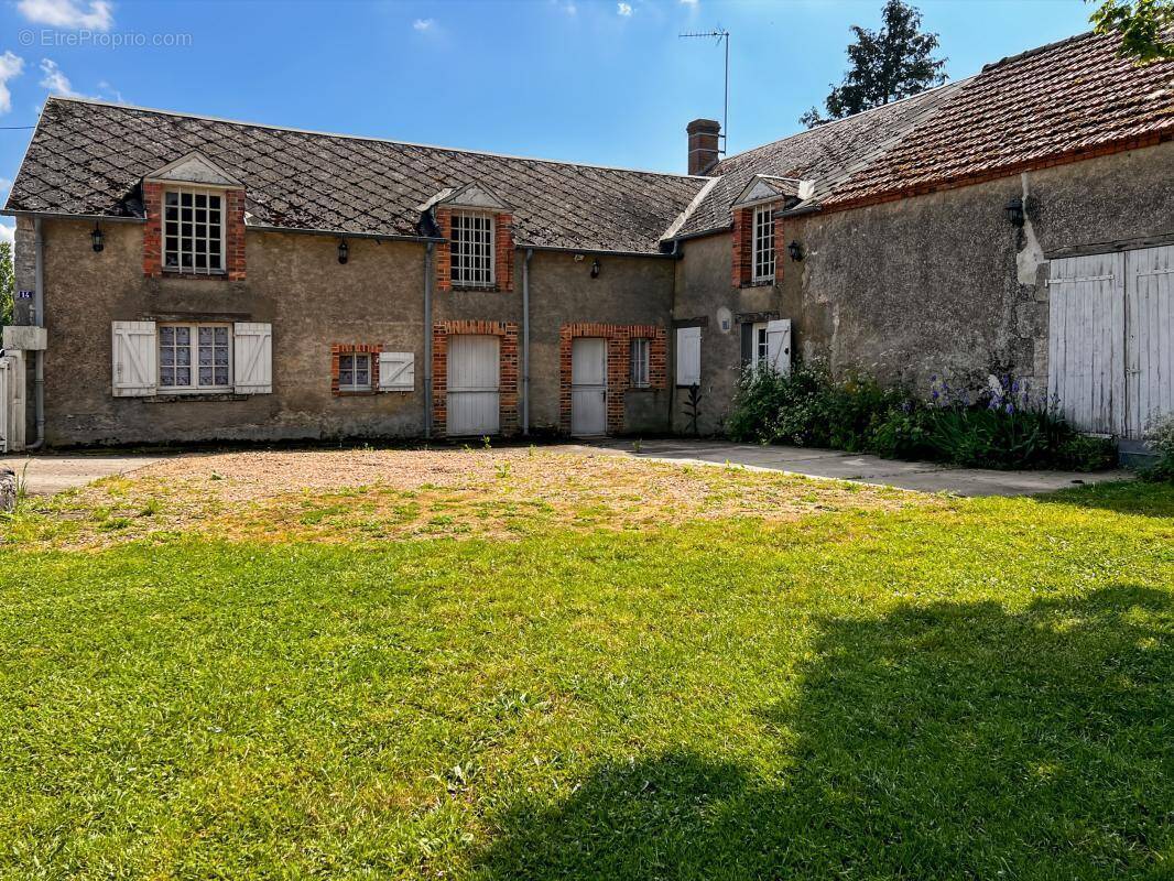 Maison à SAINT-PERAVY-LA-COLOMBE