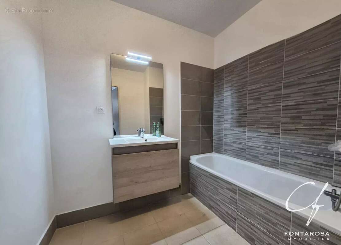 Appartement à LE MUY