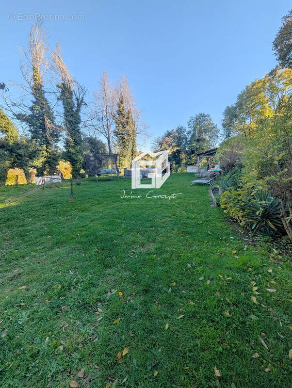 Maison à LUC-LA-PRIMAUBE