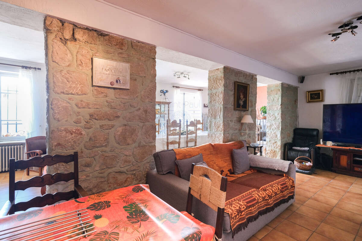 Maison à TOURRETTES-SUR-LOUP