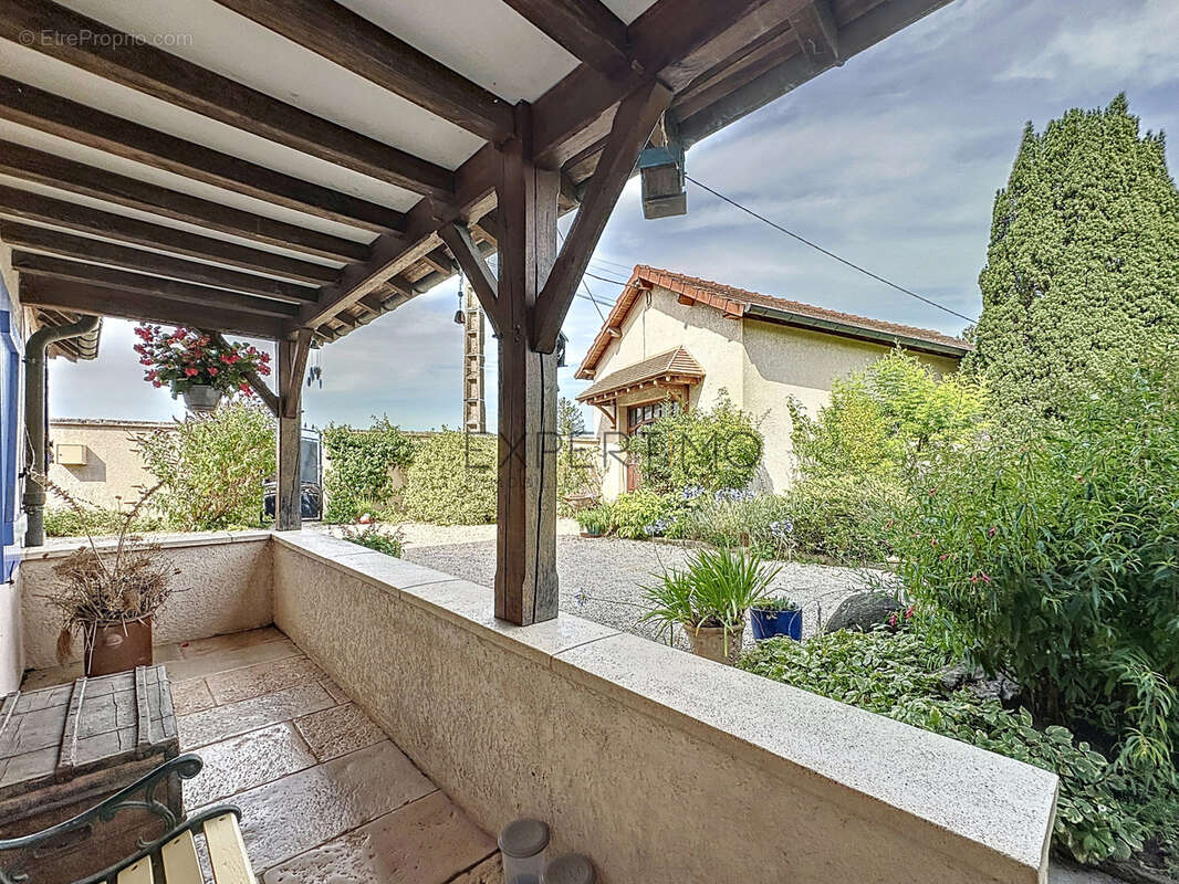 Charmante maison avec 2 gîtes indépendants à Sennecey-le-Grand : Calme, Potentiel et Revenu - photo 23
