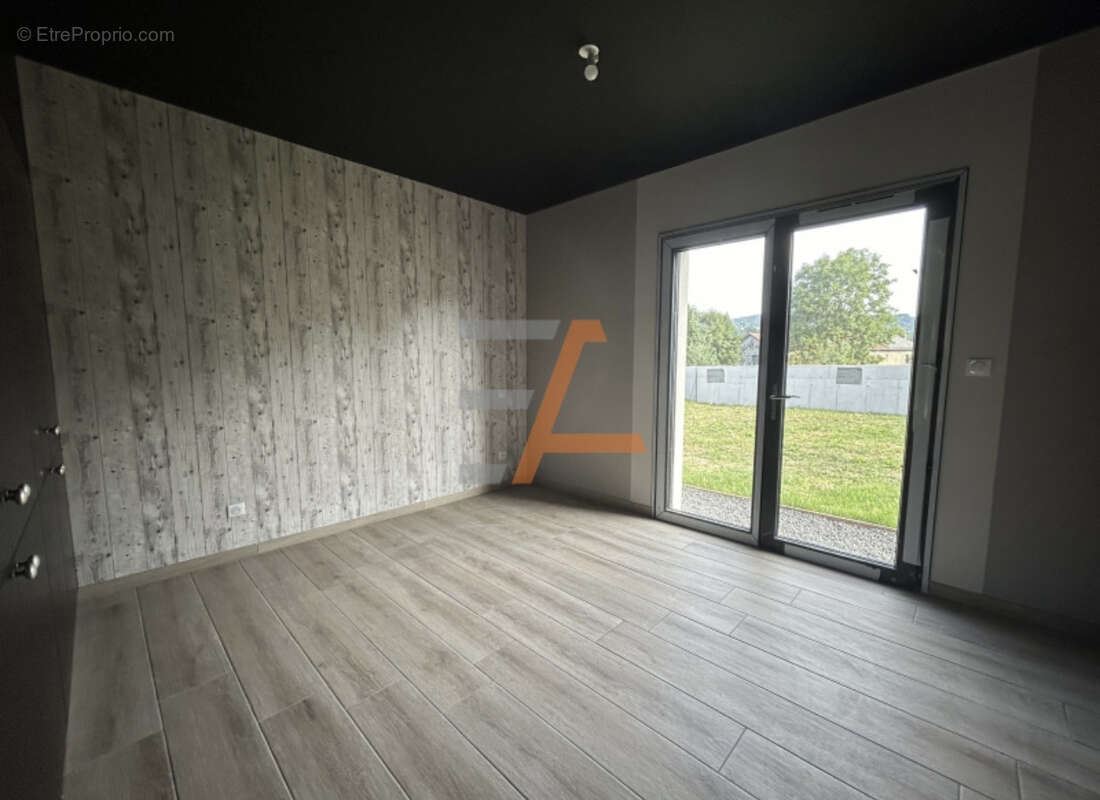 Maison à SAINT-PIERRE-EYNAC