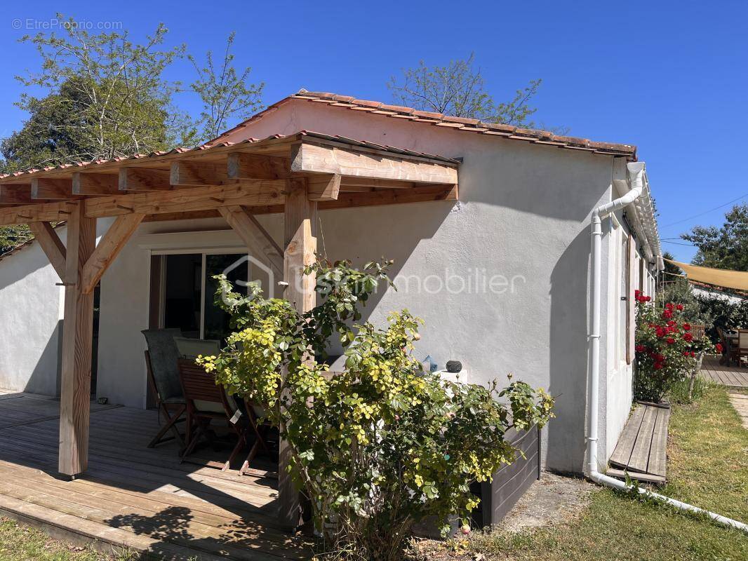 Maison à GRAYAN-ET-L'HOPITAL