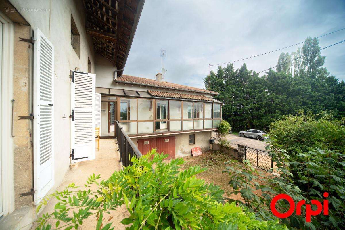 Maison à VARENNES-LES-MACON