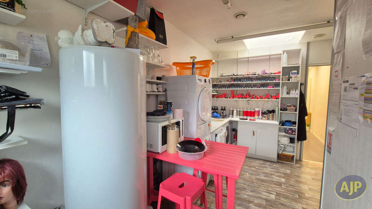 Local commercial Montaigu Vendee 58 m2 - photo 5