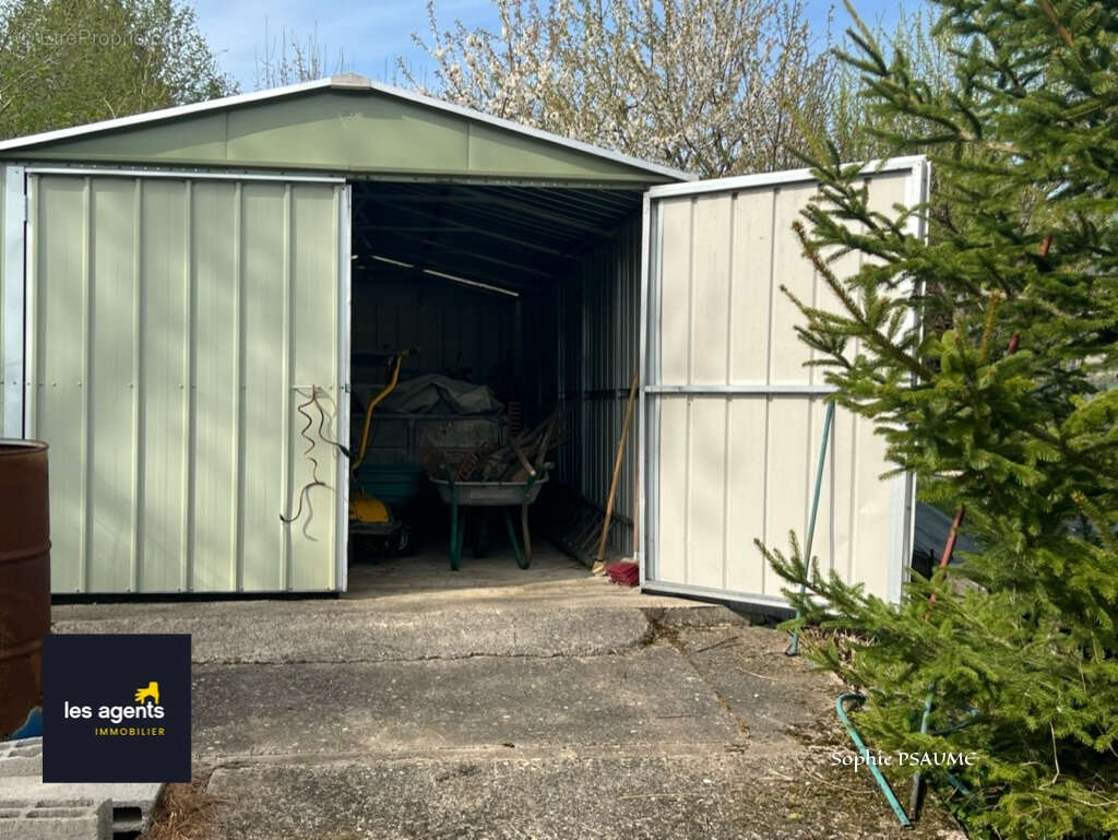 Terrain à VANNES-LE-CHATEL