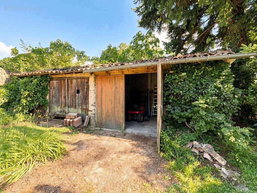   - Maison à JAUJAC
