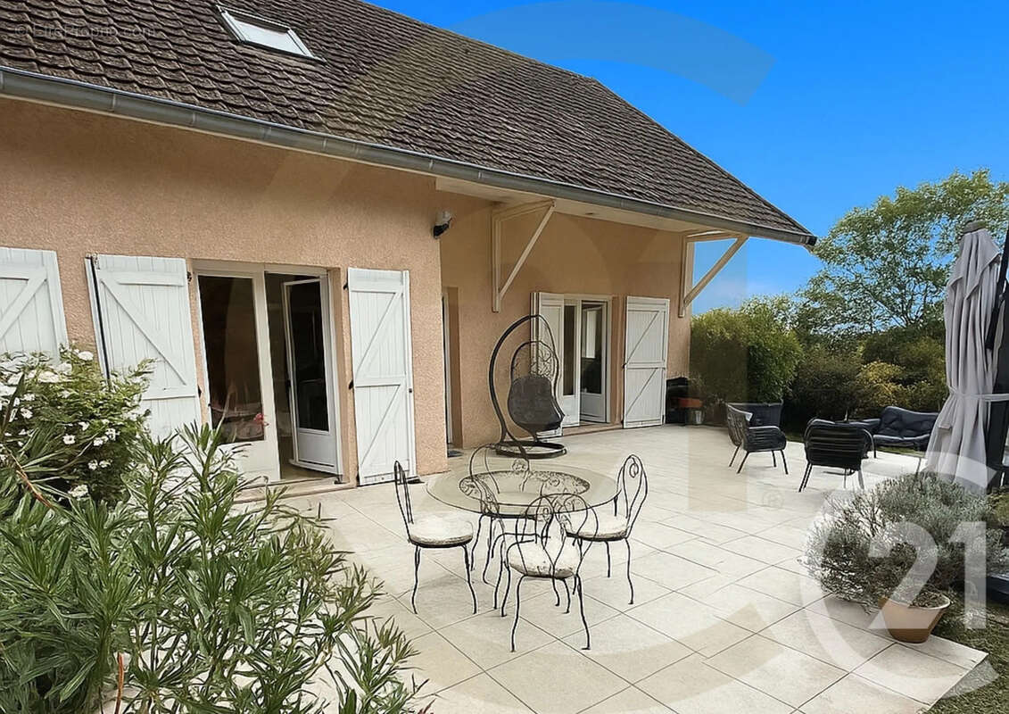 Maison à SALAGNON