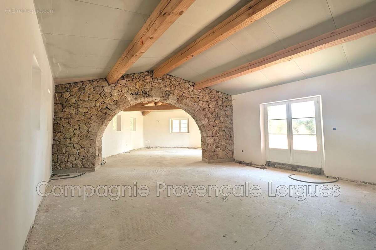 Maison 450 m² à Lorgues  - photo 8