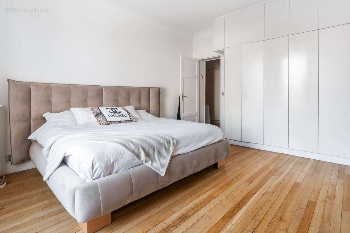 Appartement à NEUILLY-SUR-SEINE